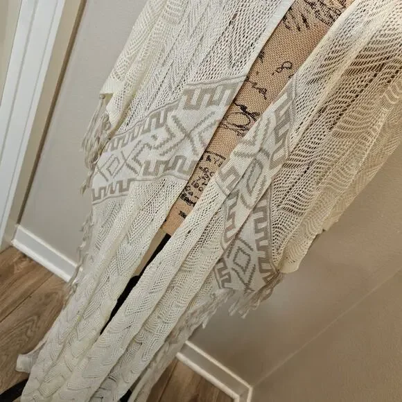 Saks Fifth Avenue Women's Crochet Fringe Cardigan Robe Size OS/TU - Picture 2 of 9